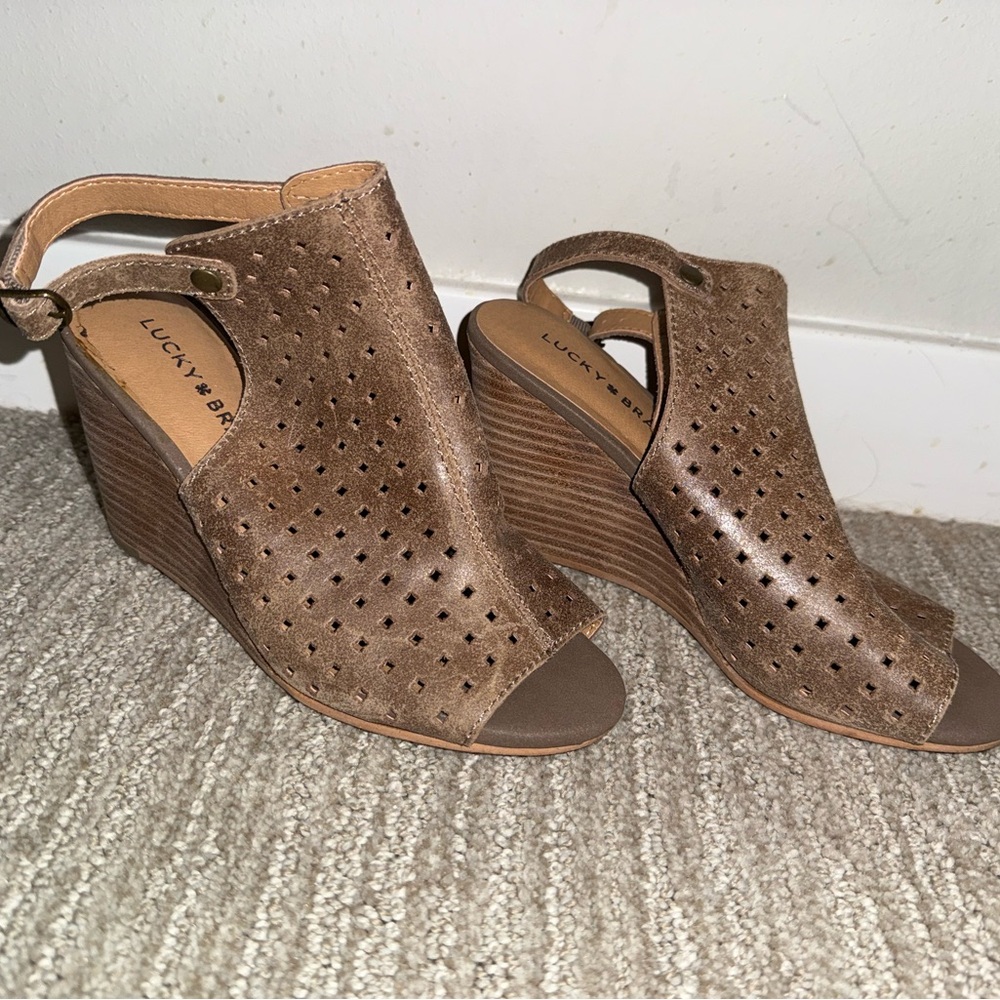 Lucky Brand Women's Brown Wedge Sandals